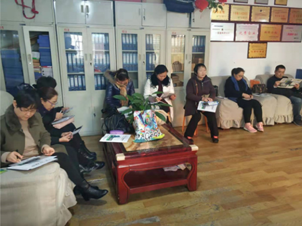 安陽林源物業(yè)管理有限責任公司組織開展“建設(shè)好家園、學雷鋒我行動”活動